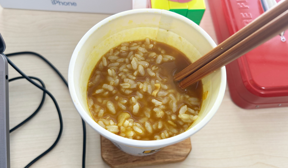 Disfrutar del caldo con arroz