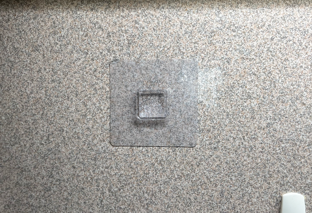 ダイソーの防滴スマホホルダー