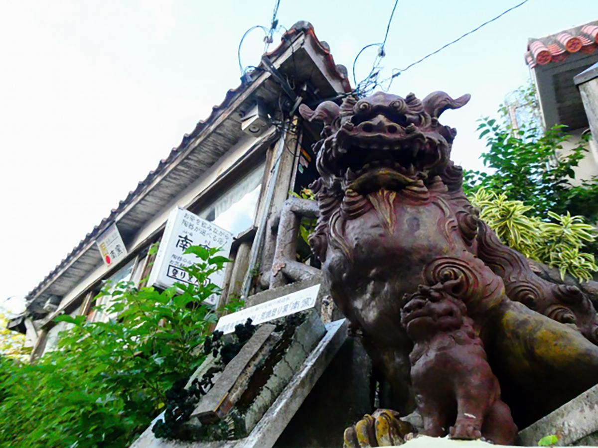 壺屋やちむん通り