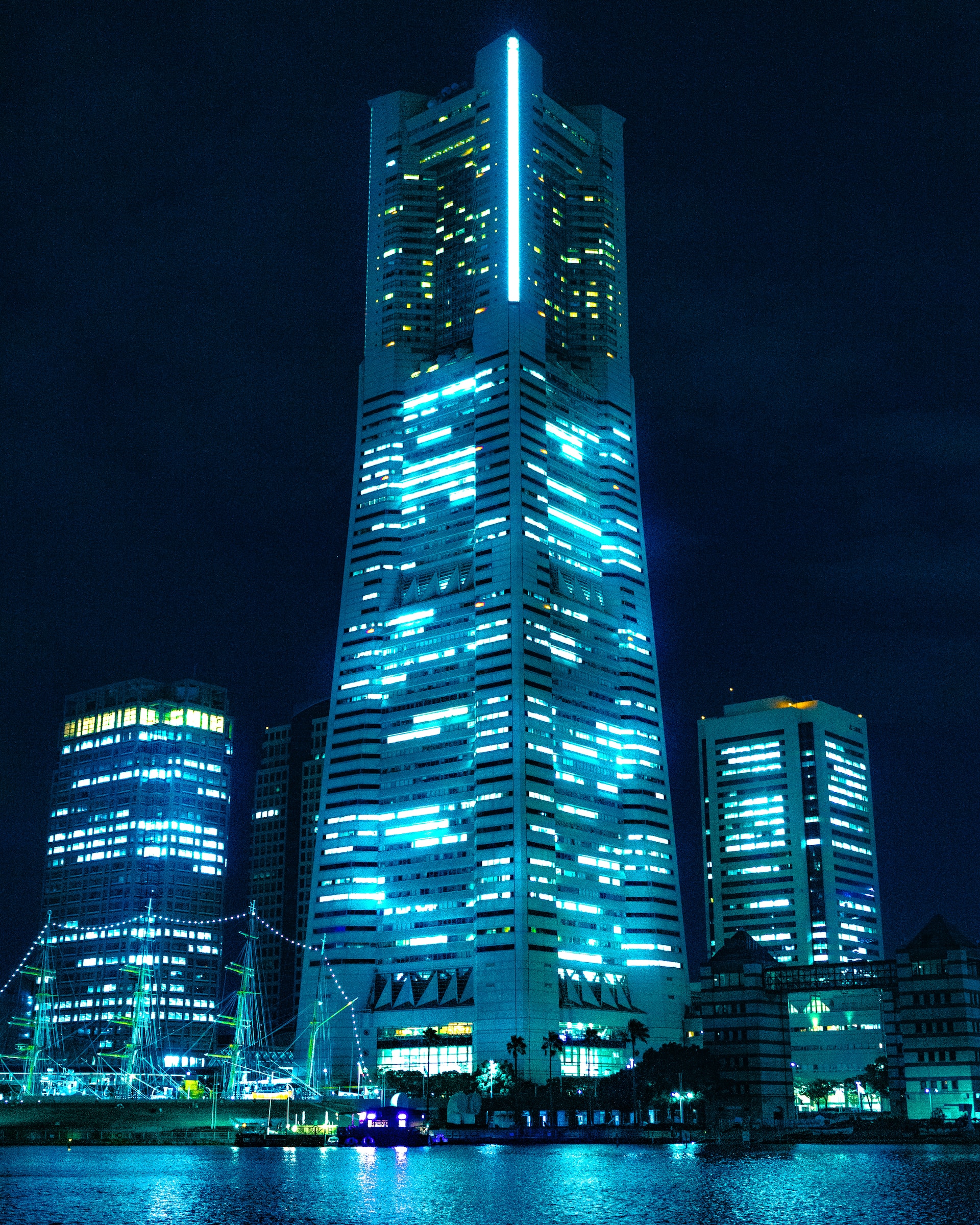Yokohama Landmark Tower Photo by Takashi Watanabe